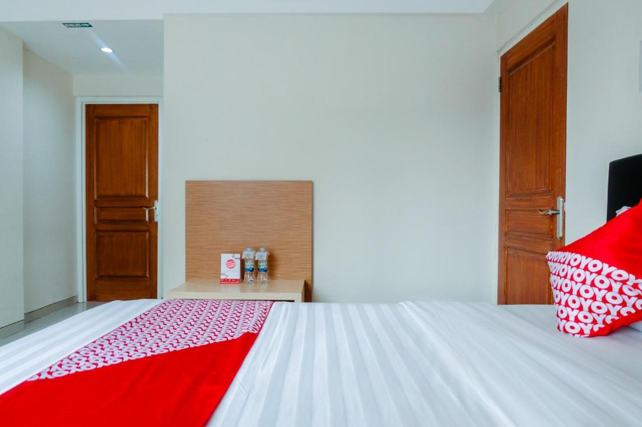 Oyo 696 Hasanah Guest House Syariah De Saphire Malang Exterior foto