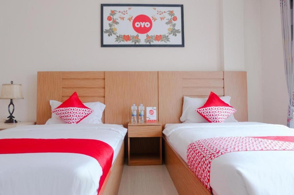 Oyo 696 Hasanah Guest House Syariah De Saphire Malang Exterior foto