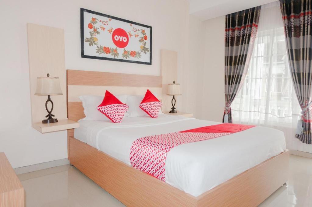 Oyo 696 Hasanah Guest House Syariah De Saphire Malang Exterior foto
